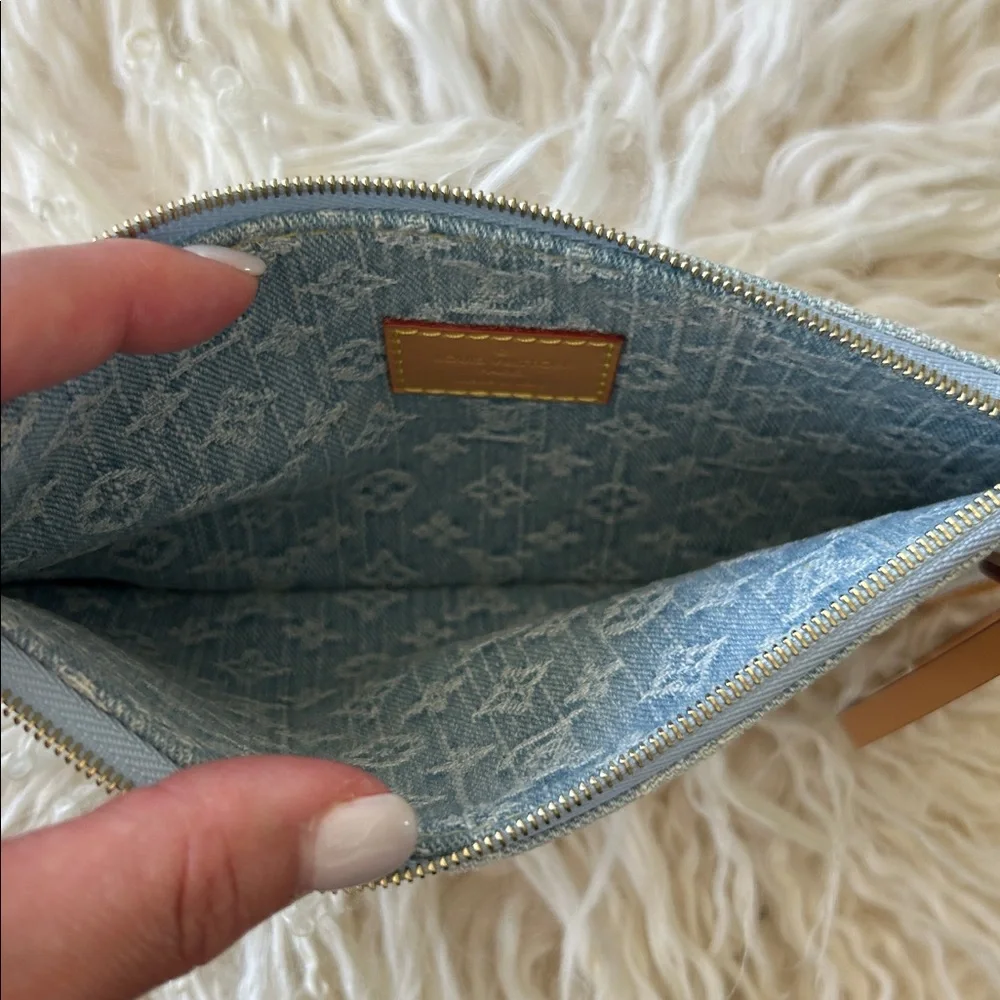 🦄 Limited Edition Louis Vuitton Denim Pouch/Wristlet